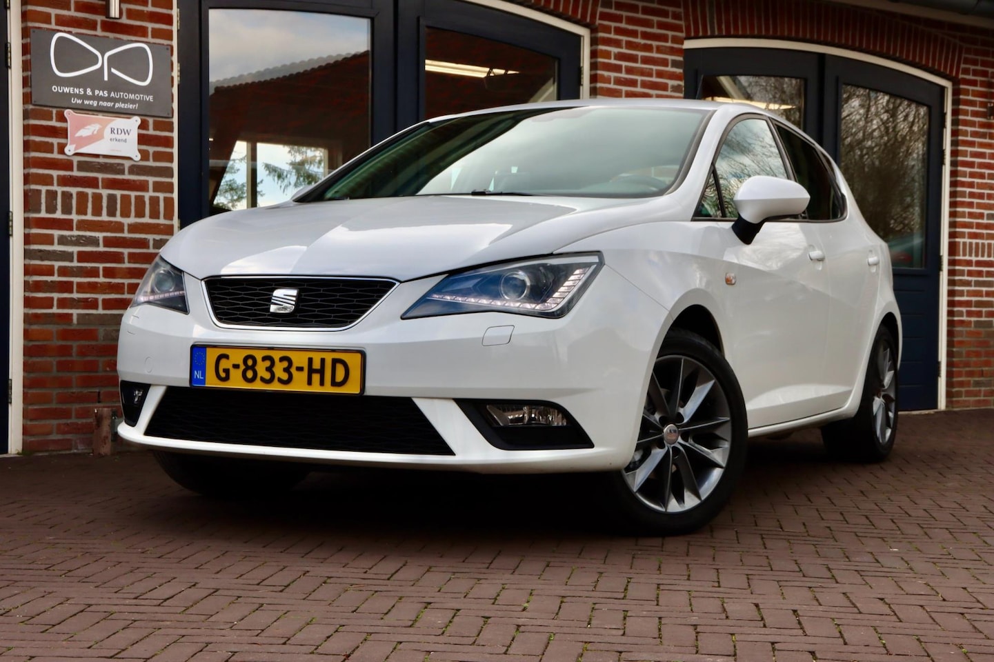 Seat Ibiza - 1.2 TSI Style | HALF LEER | XENON | NAVIGATIE | CRUISE - AutoWereld.nl