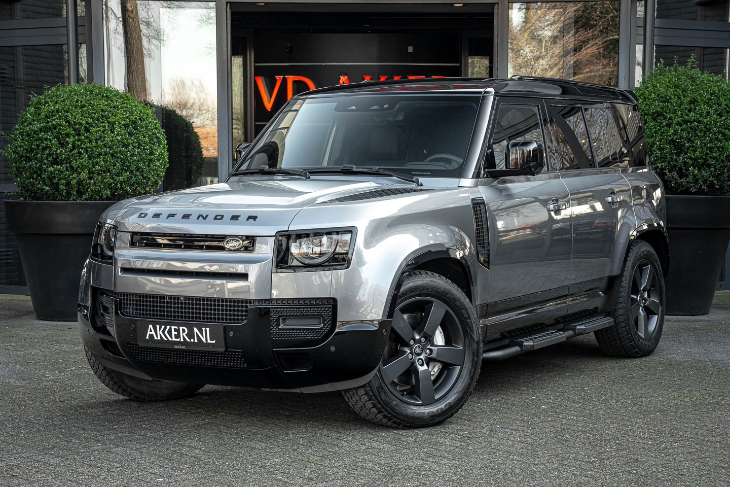 Land Rover Defender 110 - LANDROVER P400e X-Dynamic SE URBAN | Black Exterior Pack | Pano.Dak - AutoWereld.nl