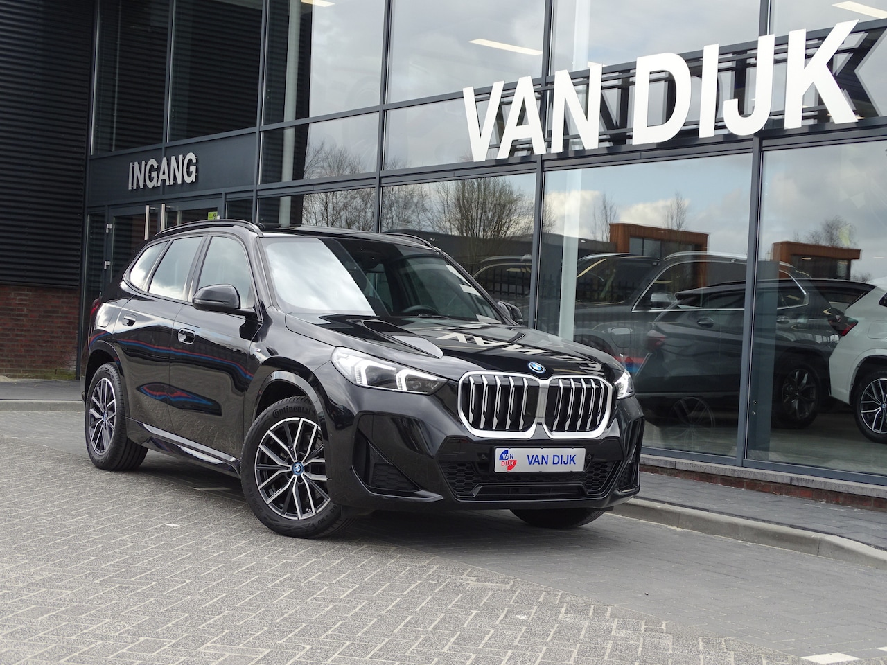 BMW X1 - xDrive25eM Sport. Lux. Dash. Adapt.M-ondst. Comforttoegang. Shadow Line dakrel. Adapt. LED - AutoWereld.nl