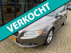 Volvo V70 - 2.5FT Summum 230PK Automaat LEER / PDC / TREKHAAK