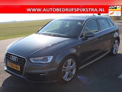 Audi A3 Sportback - 1.6 TDI // S-LINE //