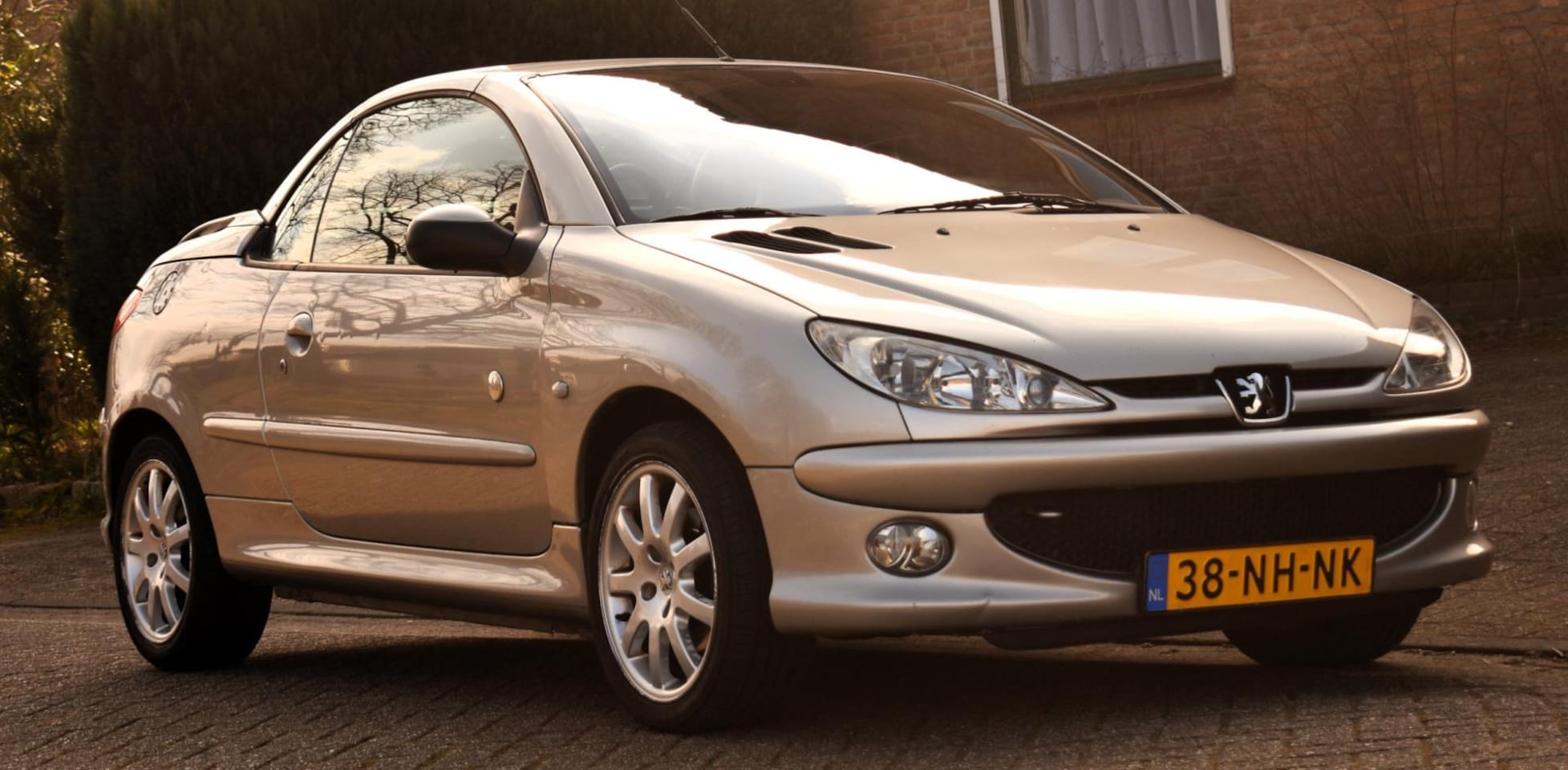 Peugeot 206 CC - 1.6-16V Roland Garros CABRIO MET LEDEREN BEKLEDING, AIRCO EN MEER! - AutoWereld.nl