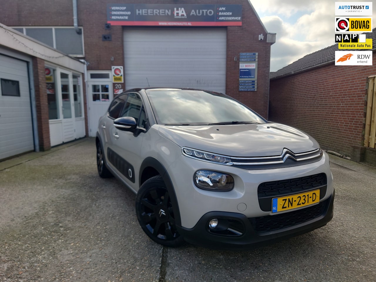 Citroën C3 - 1.2 PureTech S&S Shine 1.2 PureTech S&S Shine, Automaat, Navigatie, Dealer onderhouden - AutoWereld.nl