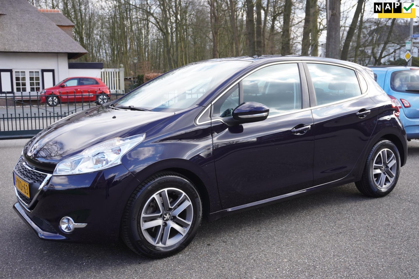 Peugeot 208 - 1.2 e-VTi Envy 5Drs Automaat Navi Clima Pdc Lm Velgen - AutoWereld.nl