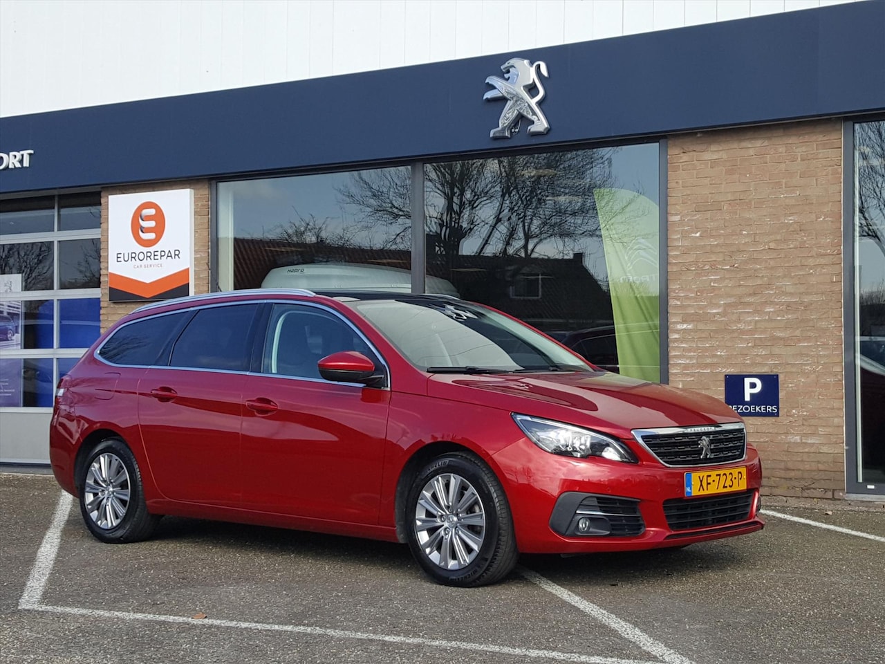 Peugeot 308 - 1.2 PureTech 130pk S&S Blue Lease Premium TREKHAAK | Navigatie | Cruise & Climate | AppleC - AutoWereld.nl