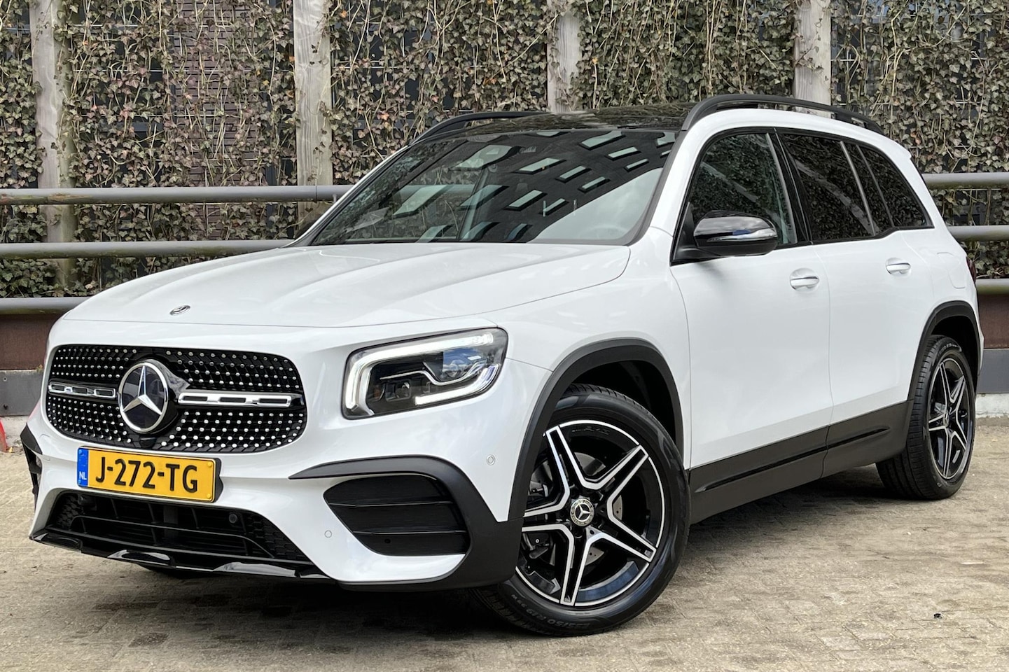 Mercedes-Benz GLB - 200 Business Solution AMG / Panoramadak / Nightpakket - AutoWereld.nl