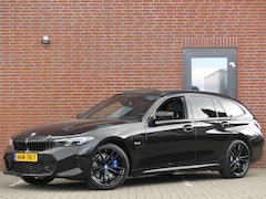 BMW 3-serie Touring - 330e M-Sportpakket Panoramadak/Camera/LEER/LED