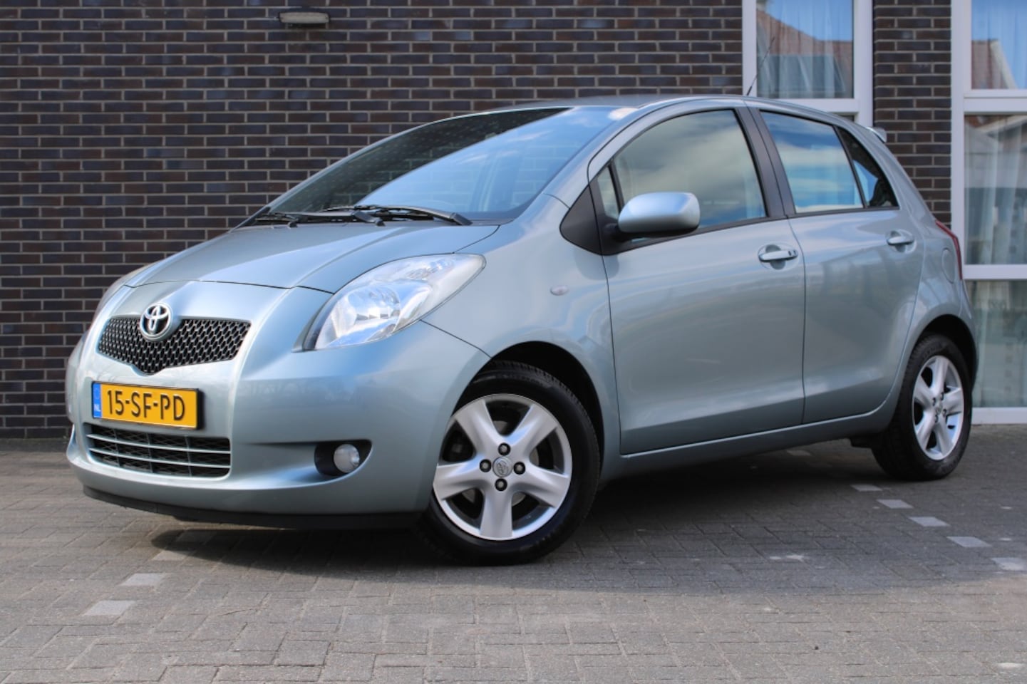 Toyota Yaris - 1.3 VVTi-clima-keyless entry-lmv-lage km stand - AutoWereld.nl