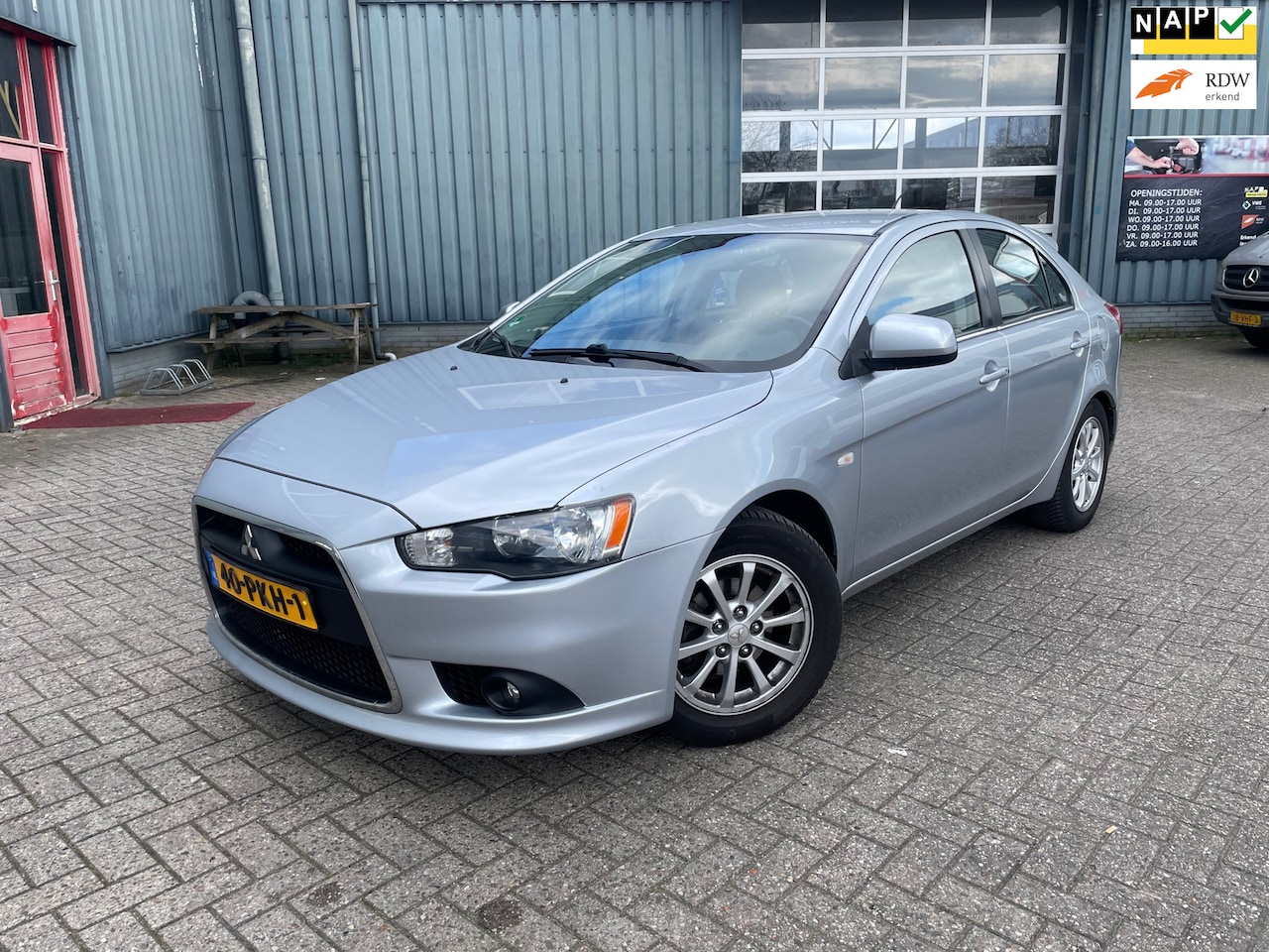 Mitsubishi Lancer Sportback - 1.6 Edition Two Airco/Cruise/Leder/Nap/Trekhaak/Stoelverwarming/keyless - AutoWereld.nl