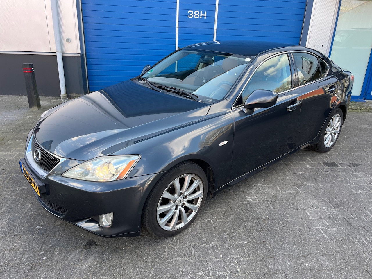 Lexus IS - 250 Business 208pk Automaat / Autom.airco / Leer / Cruise / Navi / 17" / NL auto / complee - AutoWereld.nl