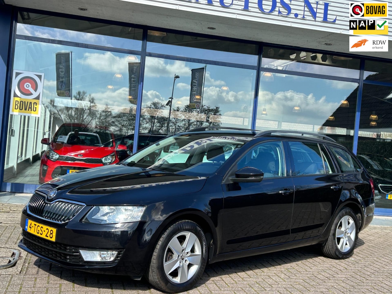 Skoda Octavia Combi - 1.2 TSI Greentech Ambition Navi Camera Cruise Airco Trekhaak NAP NL-Auto Dealernderhouden! - AutoWereld.nl