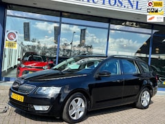 Skoda Octavia Combi - 1.2 TSI Greentech Ambition Navi Camera Cruise Airco Trekhaak NAP NL-Auto Dealernderhouden