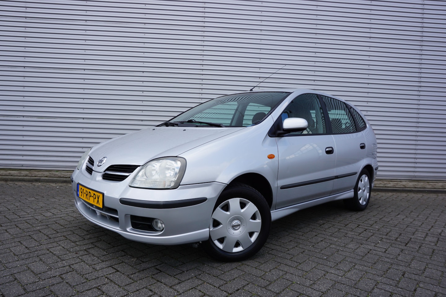 Nissan Almera Tino - 1.8 Acenta Airco / Elektr. ramen / Camera / Trekhaak / NAP - AutoWereld.nl