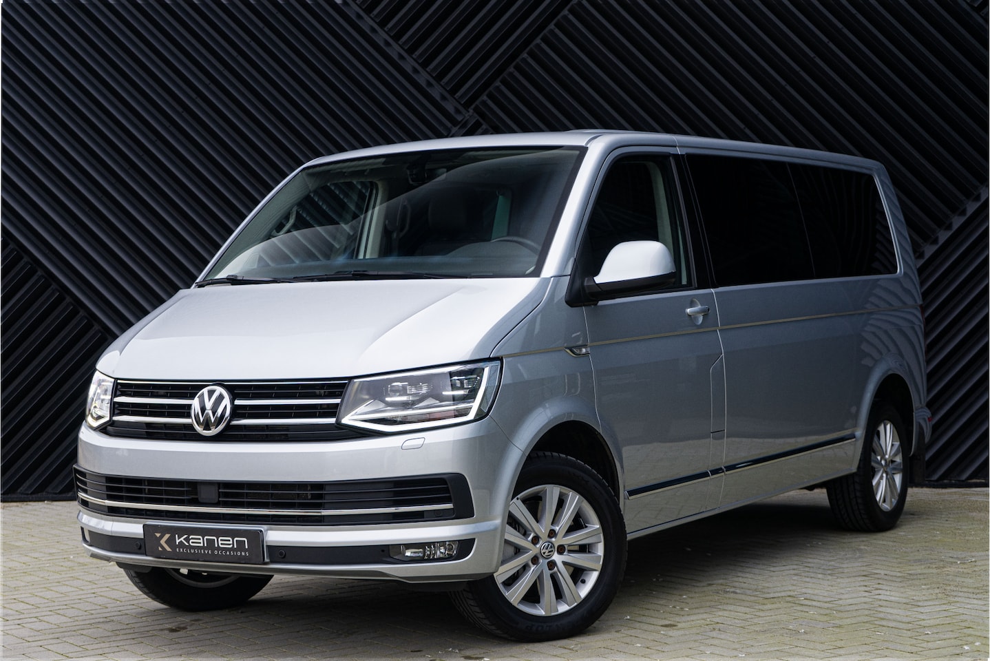 Volkswagen Transporter Caravelle - Highline 2.0 TDI DC 200pk DSG ACC Navi Led Leder Standkachel Mirror Link - AutoWereld.nl