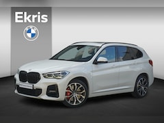 BMW X1 - sDrive20i High Executive M Sportpakket 19'' / Trekhaak / Panoramadak / Stoelverwarming