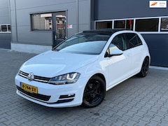 Volkswagen Golf - 2.0 TDI R-Line