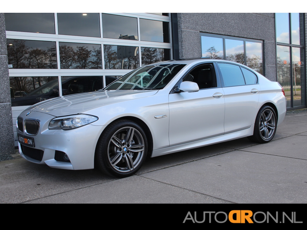 BMW 5-serie - 528i Executive M Sport. Origineel NL 19 Inch, Navigatie vol opties - AutoWereld.nl