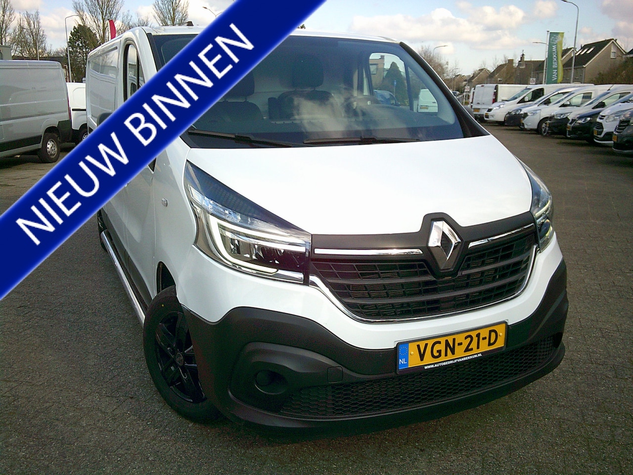 Renault Trafic - 2.0 dCi 120 T30 L2H1 Générique VOORZIEN VAN AIRCO+CRUISE+TREKHAAK !!!! - AutoWereld.nl