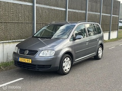 Volkswagen Touran - 1.6-16V FSI Highline