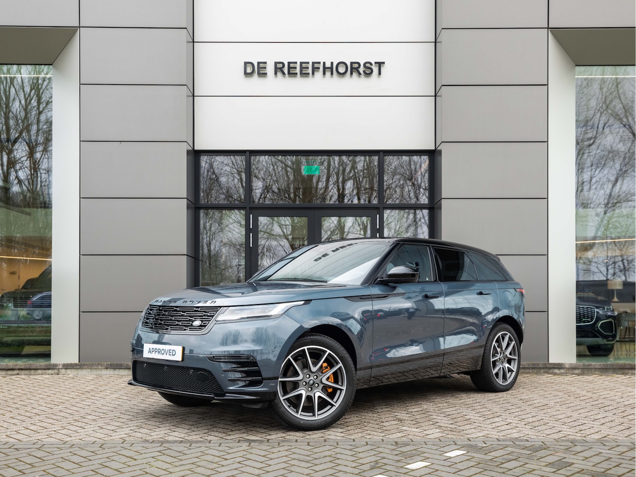 Land Rover Range Rover Velar - 2.0 P400e R-Dynamic SE | Meridian | Tan Leder | Panoramisch schuif-/kanteldak - AutoWereld.nl