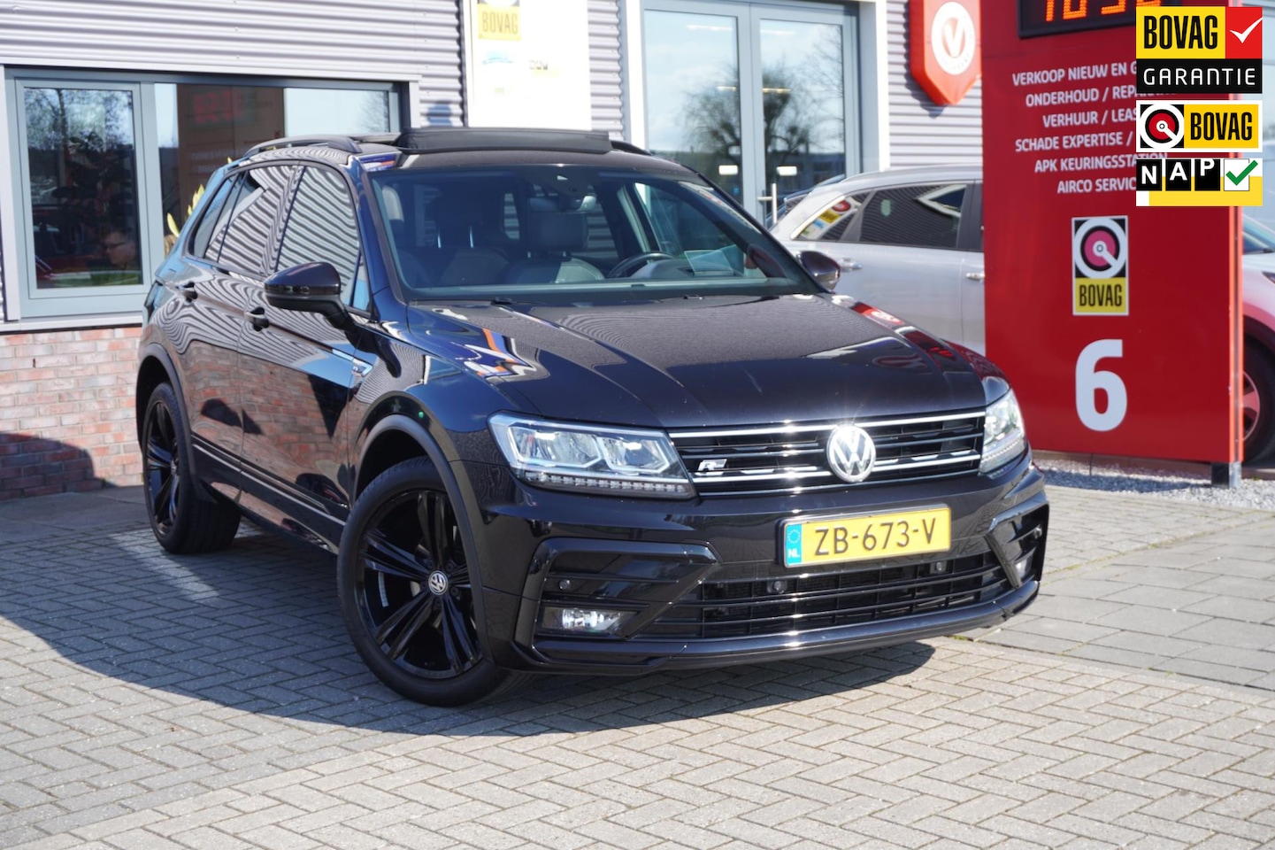 Volkswagen Tiguan - 1.5 TSI ACT Highline Business R; Pano; Leder; HUD; Dynaudio - AutoWereld.nl