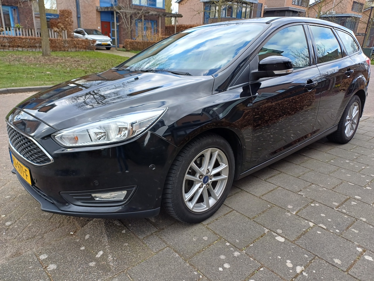 Ford Focus Wagon - 1.0 Titanium Edition - AutoWereld.nl