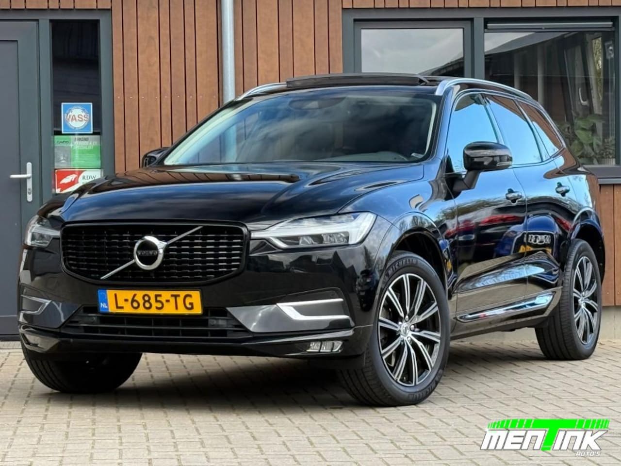 Volvo XC60 - 2.0 D4 AWD INSCR. Pano Camera Leder Trekhaak - AutoWereld.nl