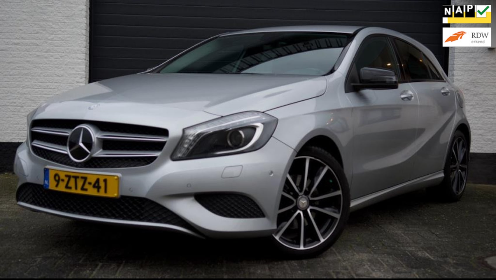 Mercedes-Benz A-klasse - 180 Ambition NL NAP Automaat Night 18" 2015 - AutoWereld.nl