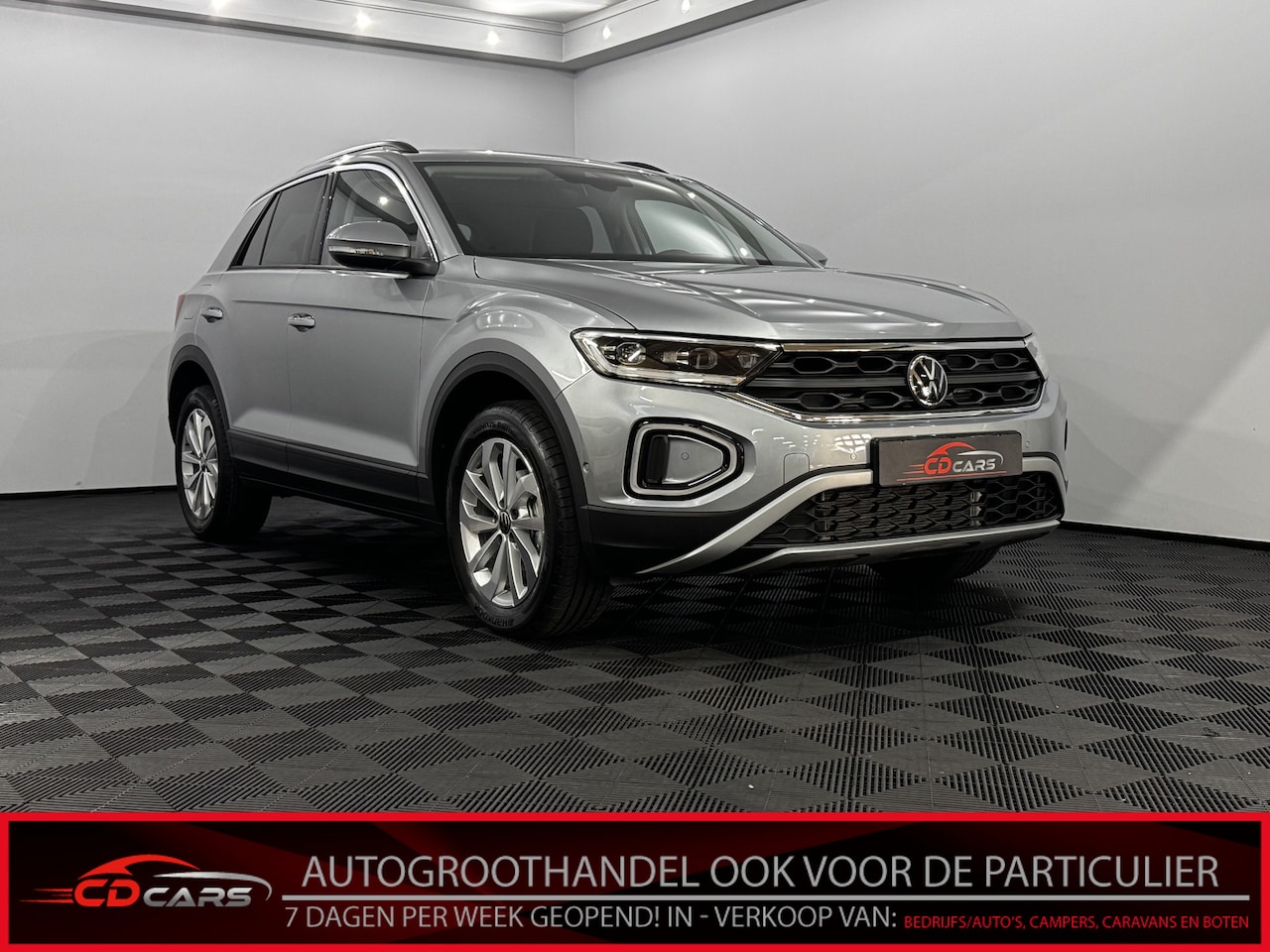 Volkswagen T-Roc - 1.5 TSI Life Edition Clima, Camera, Apple carplay, Keyless start, Virtual desk, Cruise con - AutoWereld.nl