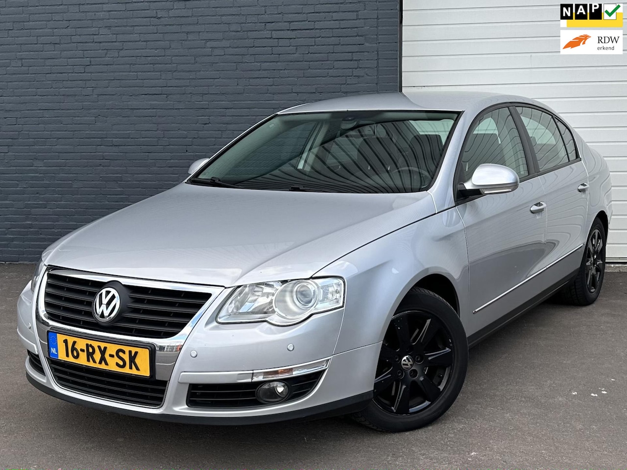 Volkswagen Passat - 2.0 FSI Sportline AUTOMAAT/LEDER/CRUISE/LMV - AutoWereld.nl