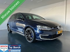 Volkswagen Golf - GTE Highline, Leer, T-haak, Key-less, DAB, LED