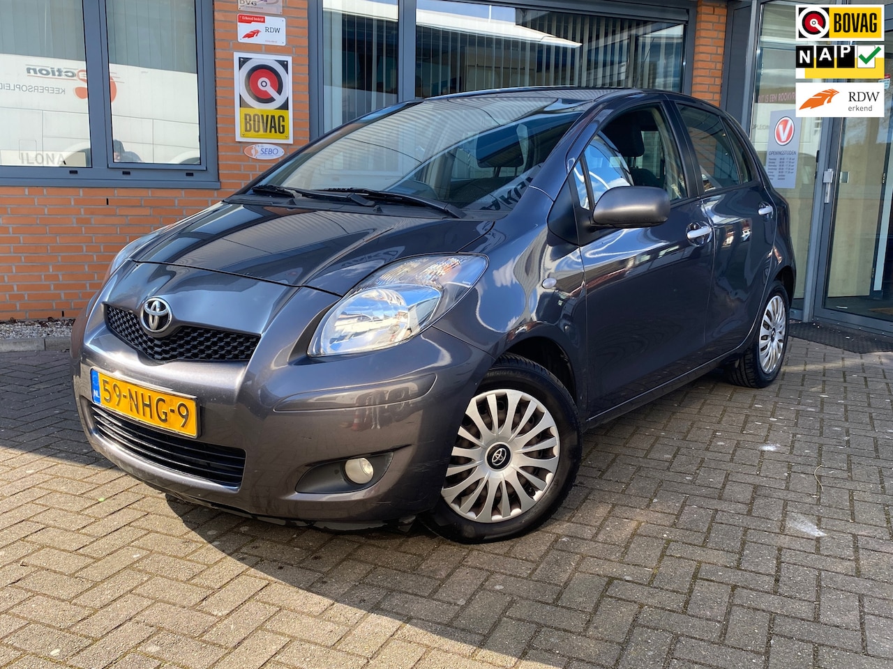 Toyota Yaris - 1.3 VVT-i Aspiration 1.3 VVTi Aspiration - AutoWereld.nl