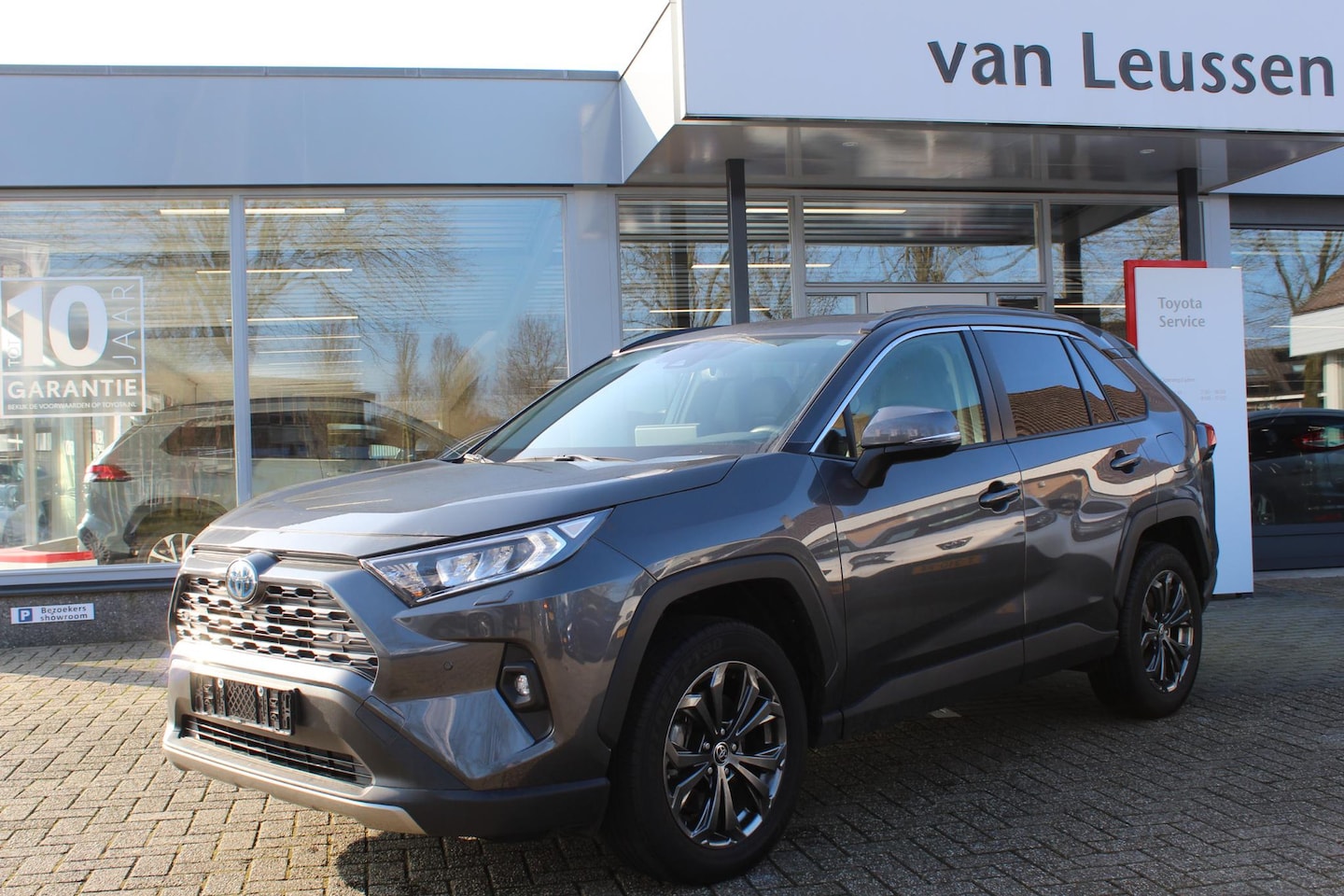 Toyota RAV4 - 2.5 HYBRID EXECITIVE STOEL-STUUR & RUITENWISSER VERW. FULL-LED EL STOEL & ACHTERKLEP - AutoWereld.nl