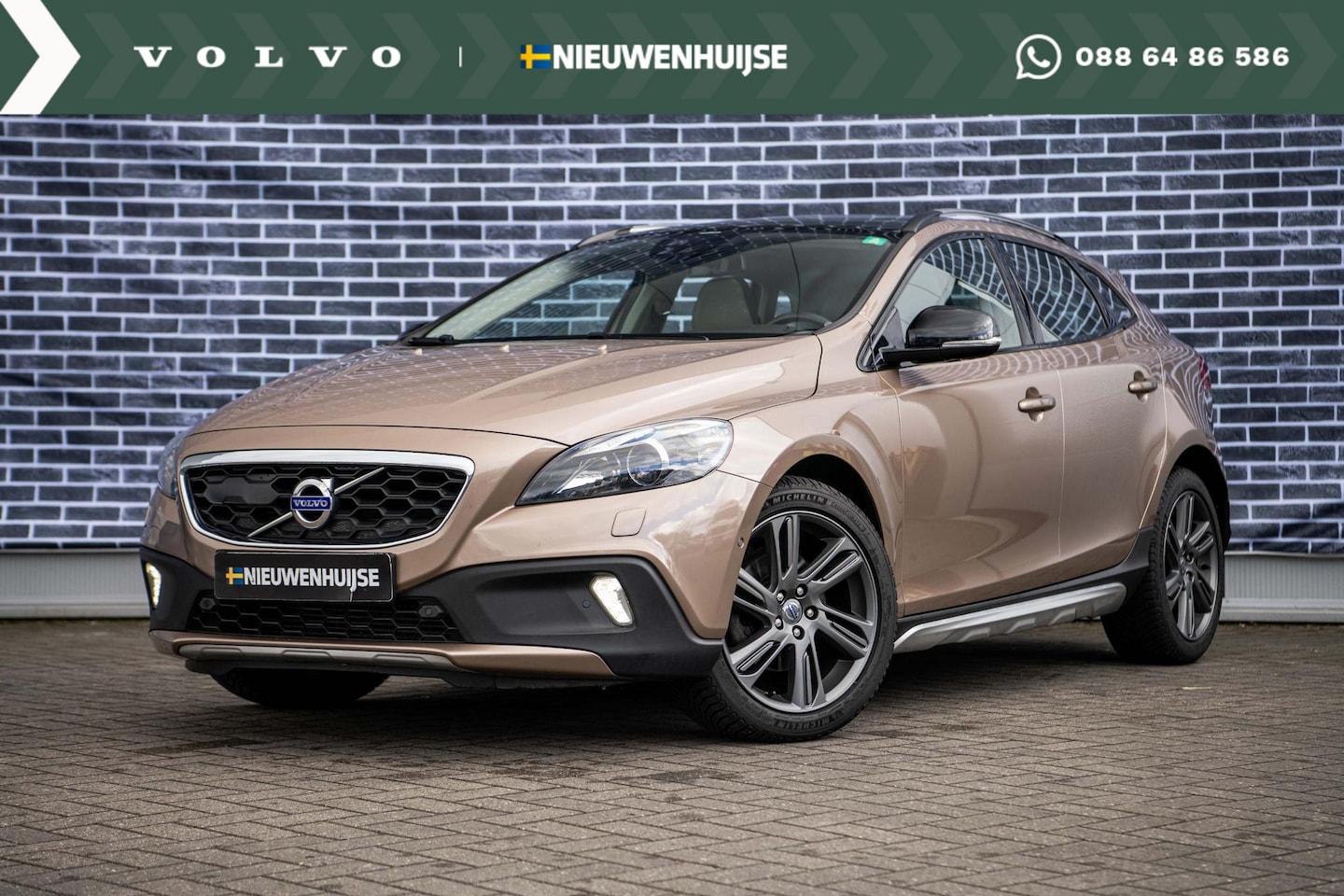 Volvo V40 Cross Country - 1.6 T4 Summum | Adapt. Cruise Control | Stoelverwarming | Keyless Entry | Panoramadak | BL - AutoWereld.nl