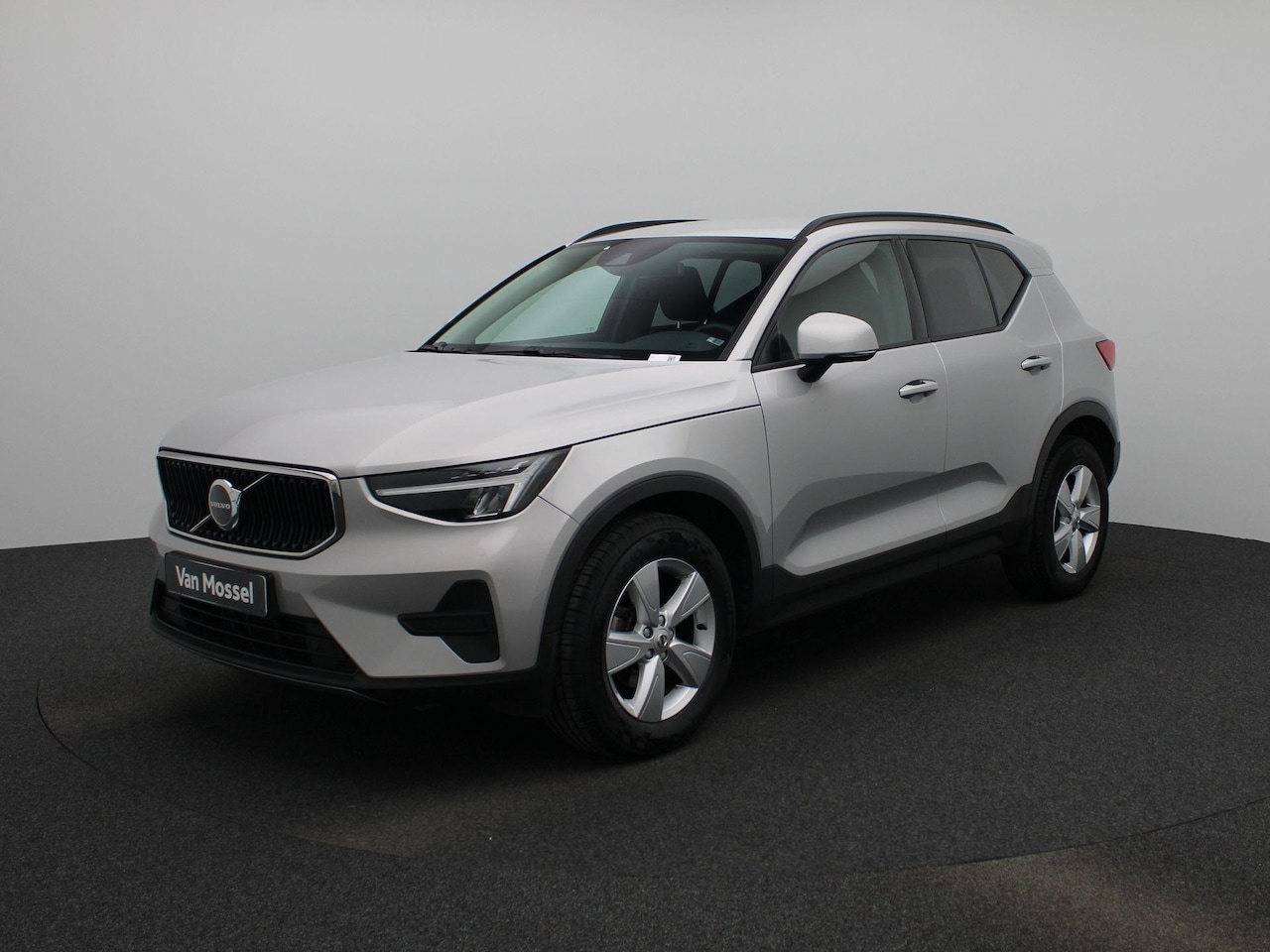 Volvo XC40 - T2 Momentum Core Aut. | Navigatie | Camera | Apple Carplay/Android Auto - AutoWereld.nl