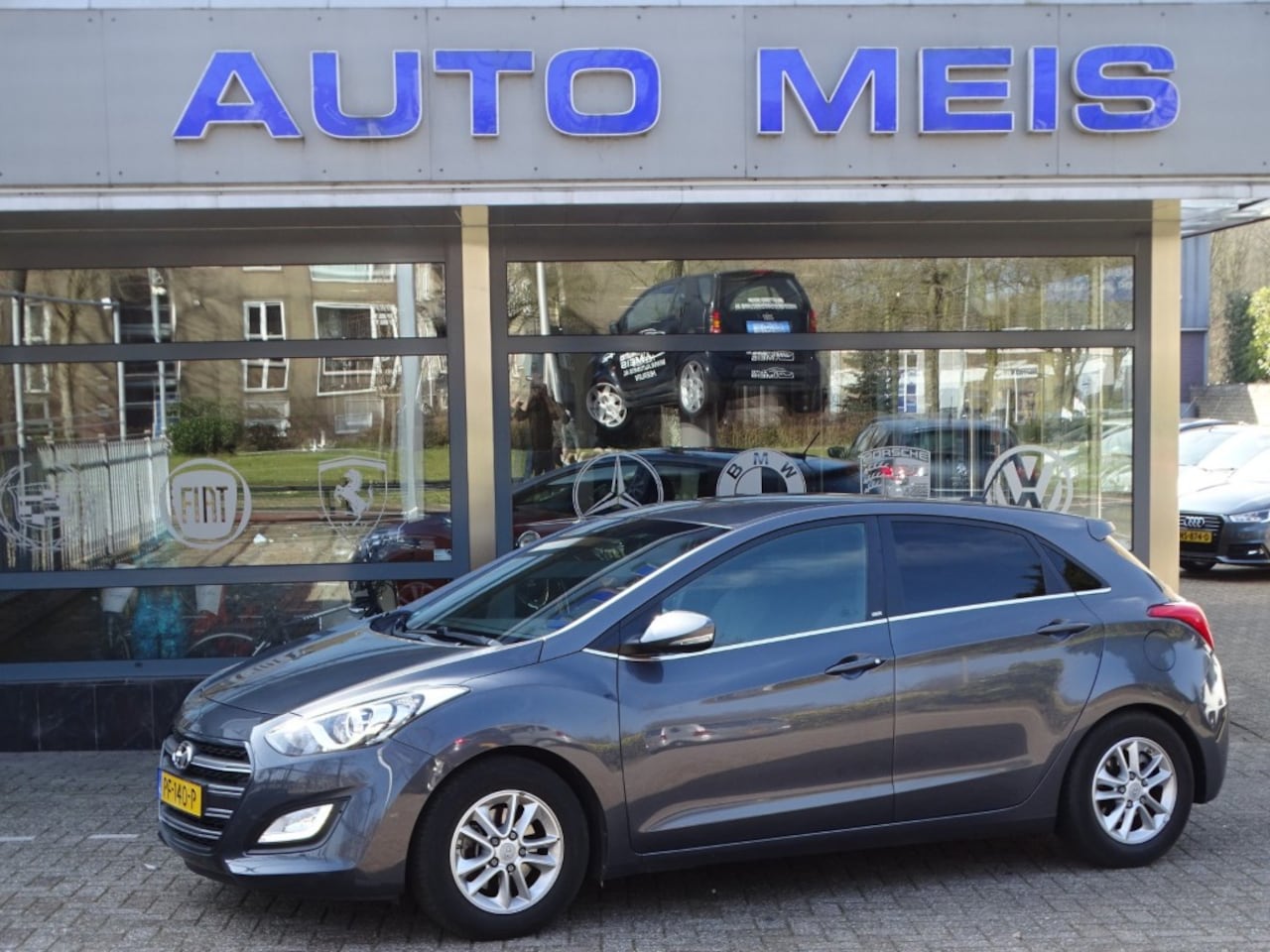 Hyundai i30 - 1.6 GDI GO! Navi Clima Cruise Camera PDC - AutoWereld.nl