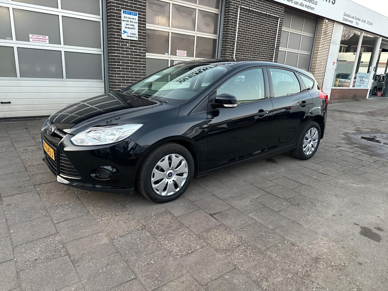 Ford Focus - 1.0 EcoBoost Ambiente 1.0 EcoBoost Ambiente - AutoWereld.nl