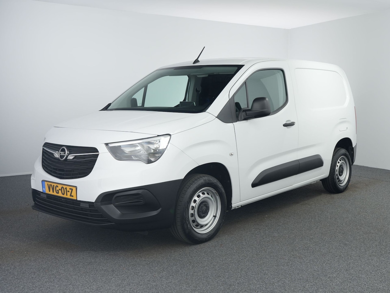 Opel Combo - 1.5D 100pk L1 Standaard | Navigatie | Parkeersensoren | Apple Carplay/Android Auto | Airco - AutoWereld.nl