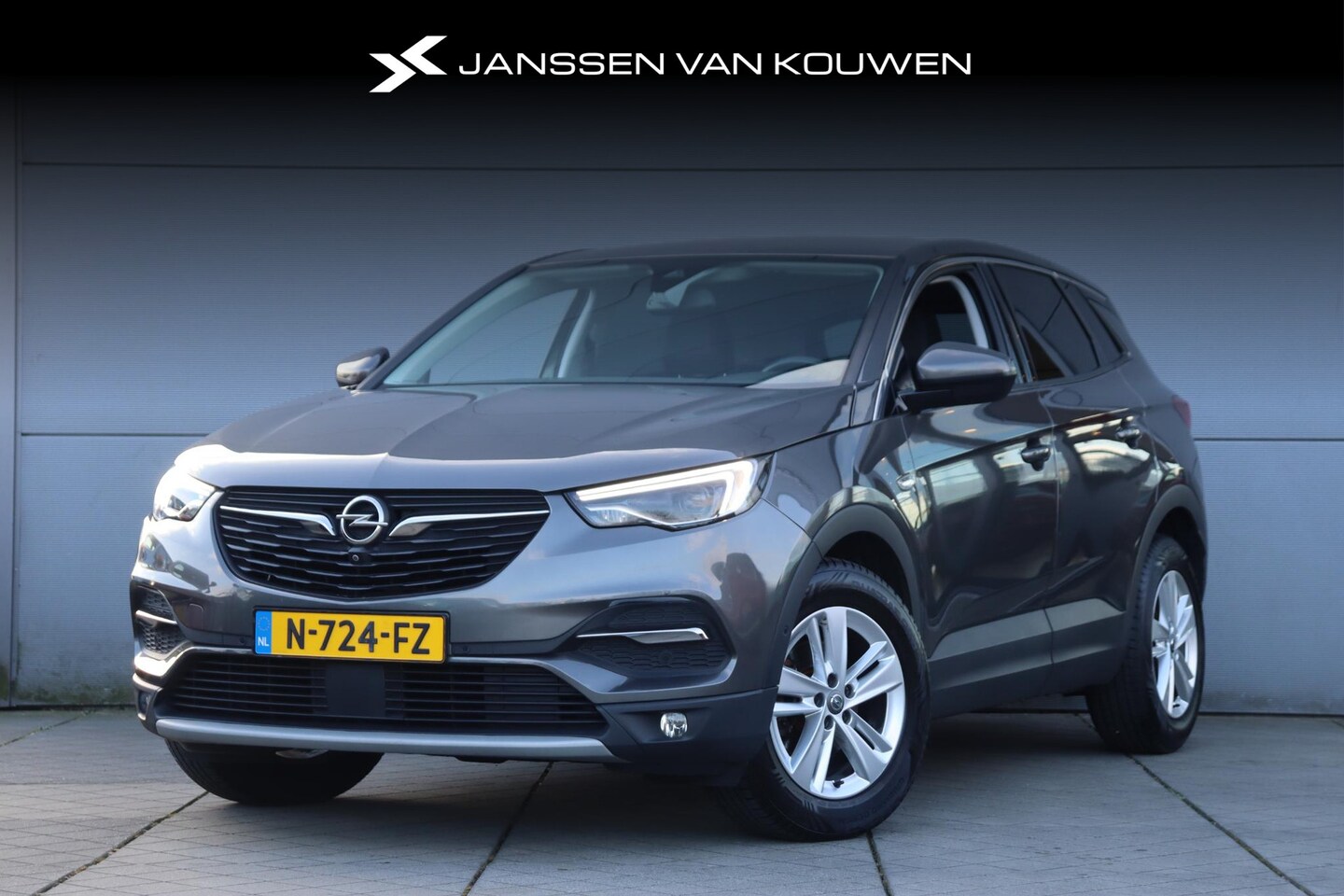 Opel Grandland X - 1.2T 130pk Aut. Business Elegance Aut. / Stoel-stuur verwarming / Navigatie / Camera - AutoWereld.nl