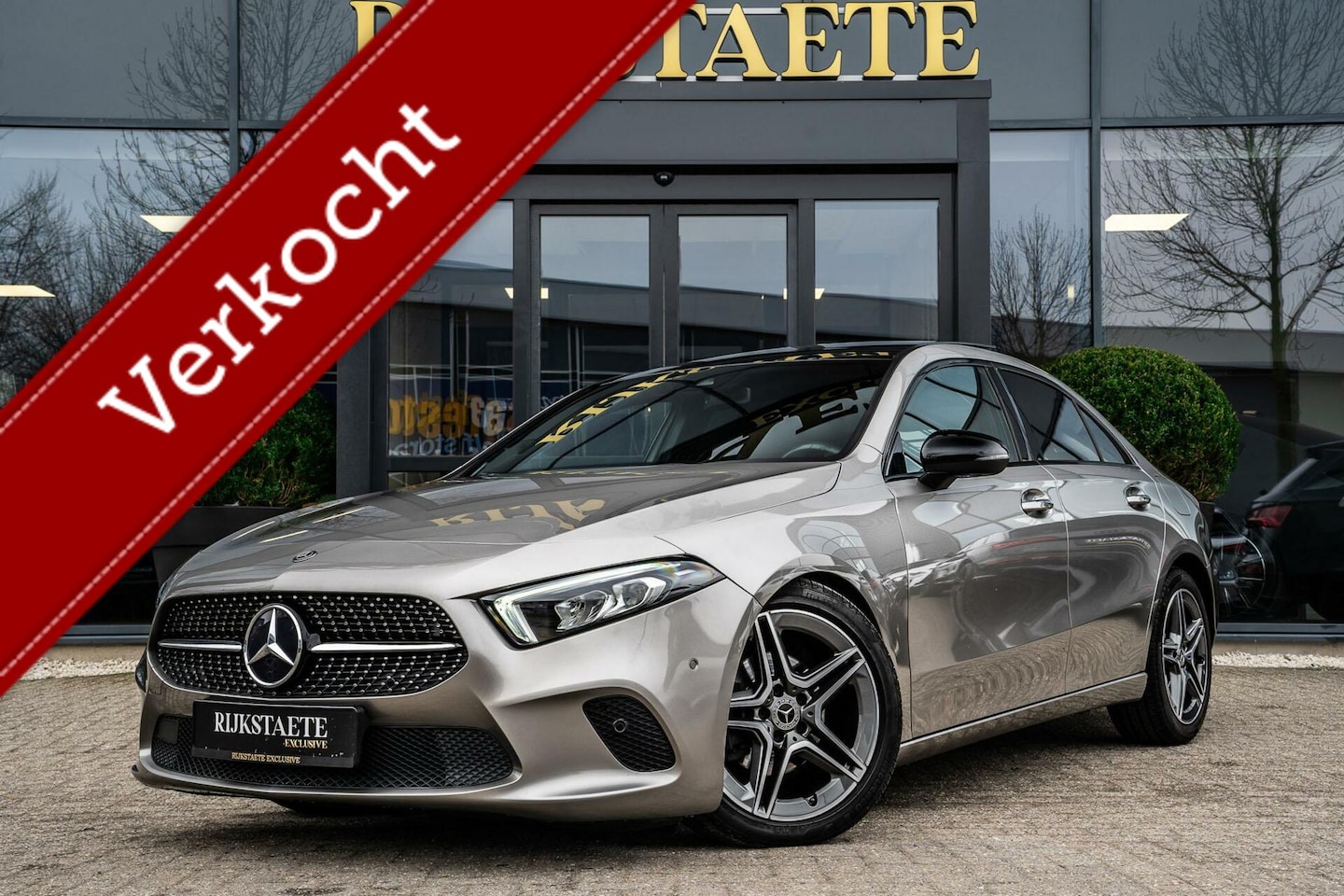 Mercedes-Benz A-klasse - 180 d Launch Premium|PANO|BURMESTER|LEDER - AutoWereld.nl