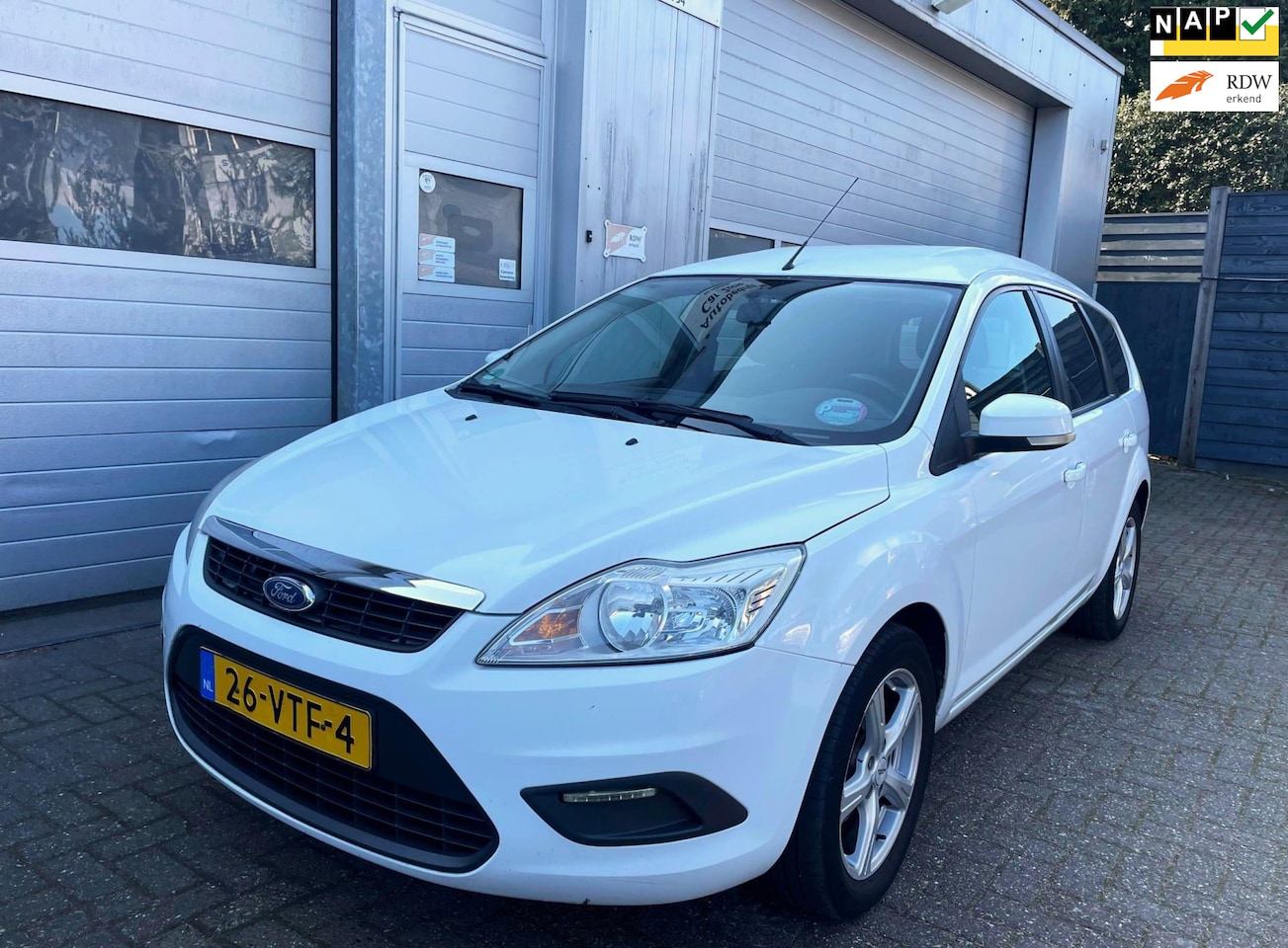 Ford Focus Wagon - 1.6 TDCI-Airco-Cruis-Velgen-Trekhaak-Nw APK - AutoWereld.nl