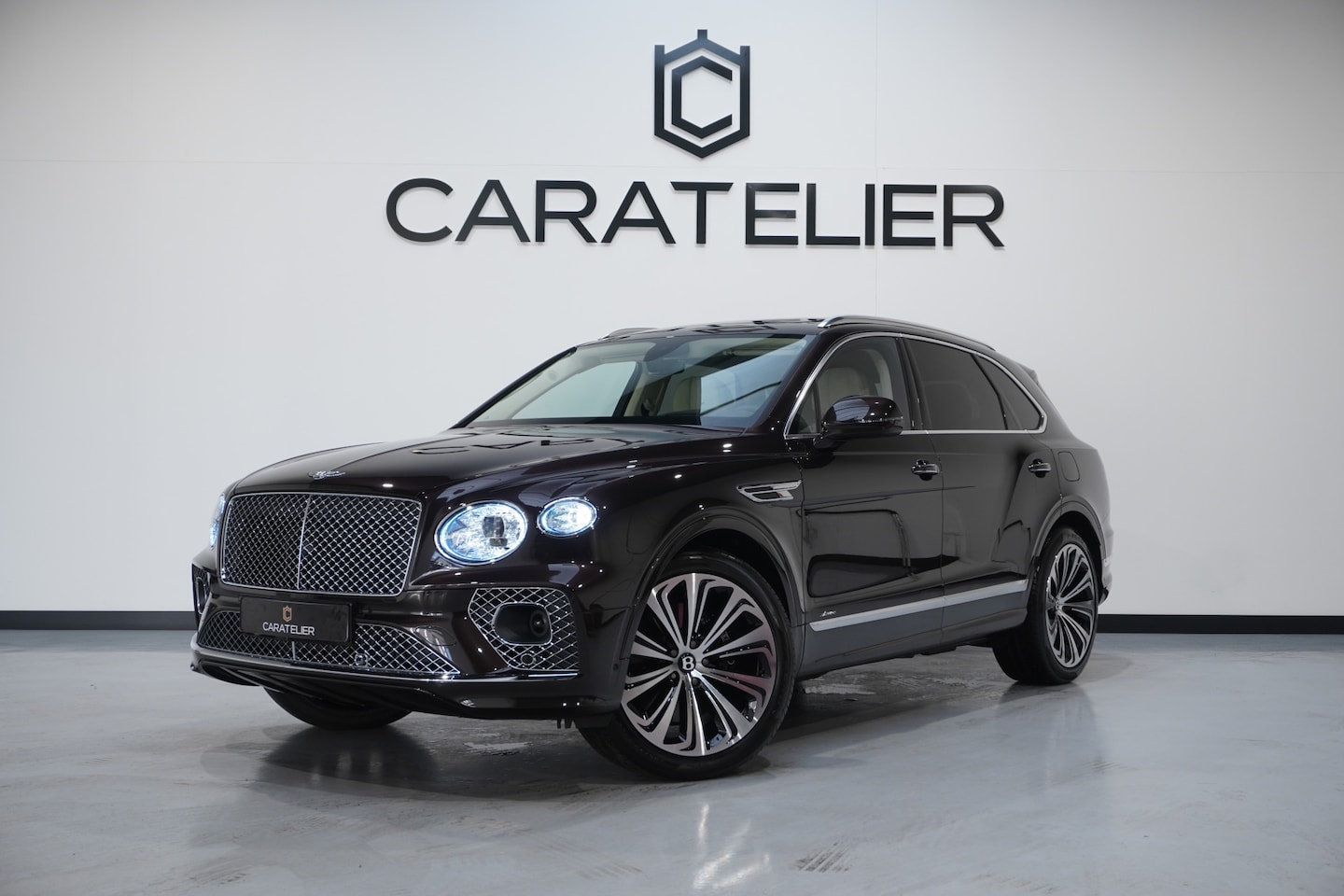 Bentley Bentayga - 3.0 V6 Hybrid Azure / Pano / Massage / Mod. 2024 - AutoWereld.nl