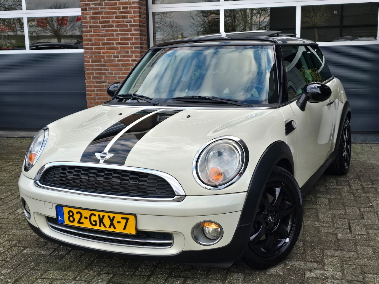 MINI Cooper - Mini 1.6 Chili Panoramadak |Nap |Apk |Youngtimer - AutoWereld.nl