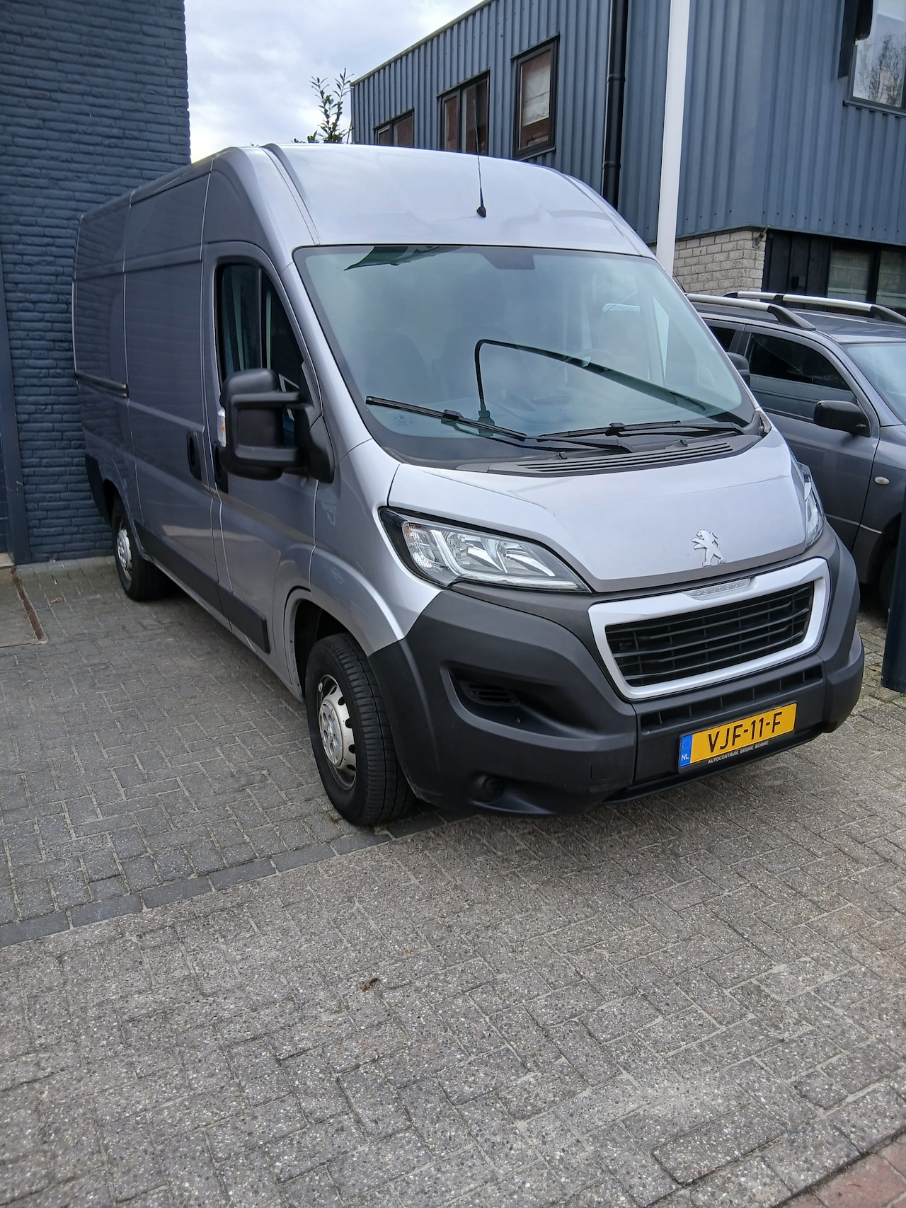 Peugeot Boxer - 330 2.2 BlueHDi 140 L2H2 Premium - AutoWereld.nl