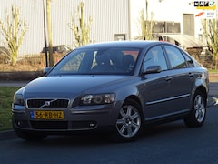 Volvo S40 - 2.4 Momentum AUTOMAAT NAP/LEER/AIRCO/CRUISE/NW APK