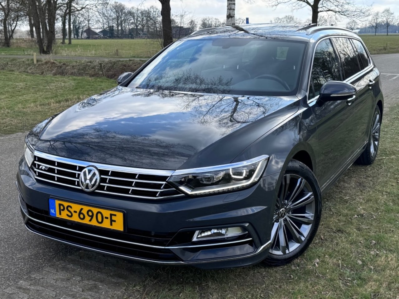 Volkswagen Passat - 2.0 TDI R-LINE / VIRTUAL / LEDER / PANORAMA / 18 INCH / 150PK - AutoWereld.nl