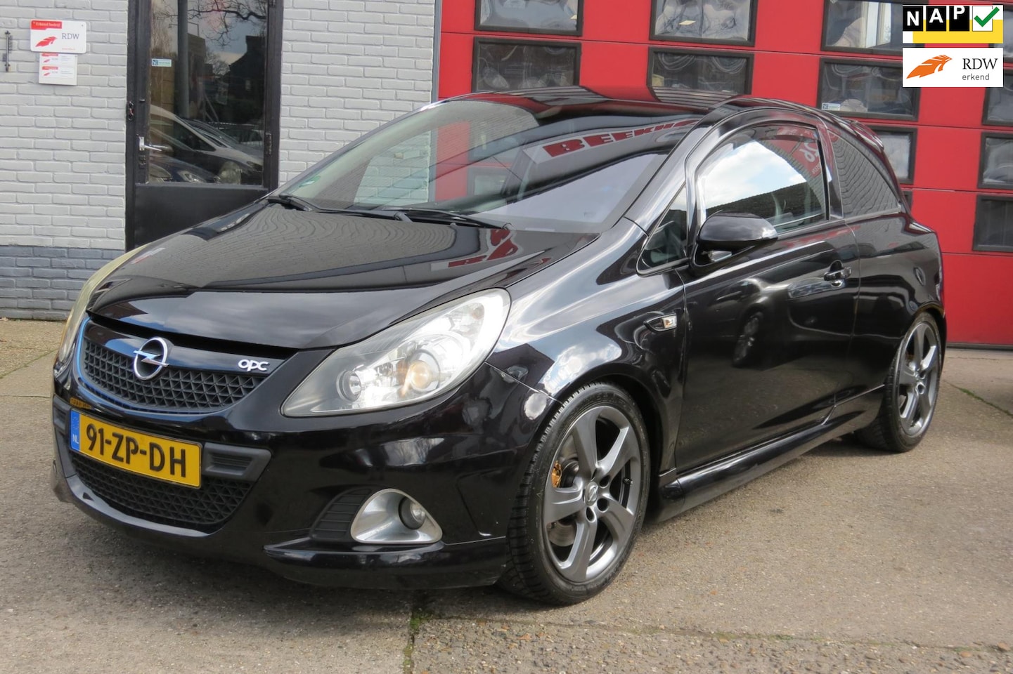 Opel Corsa - 1.6-16V T OPC 1.6-16V T OPC, LEDER KUIPSTOELEN , 192 PK - AutoWereld.nl