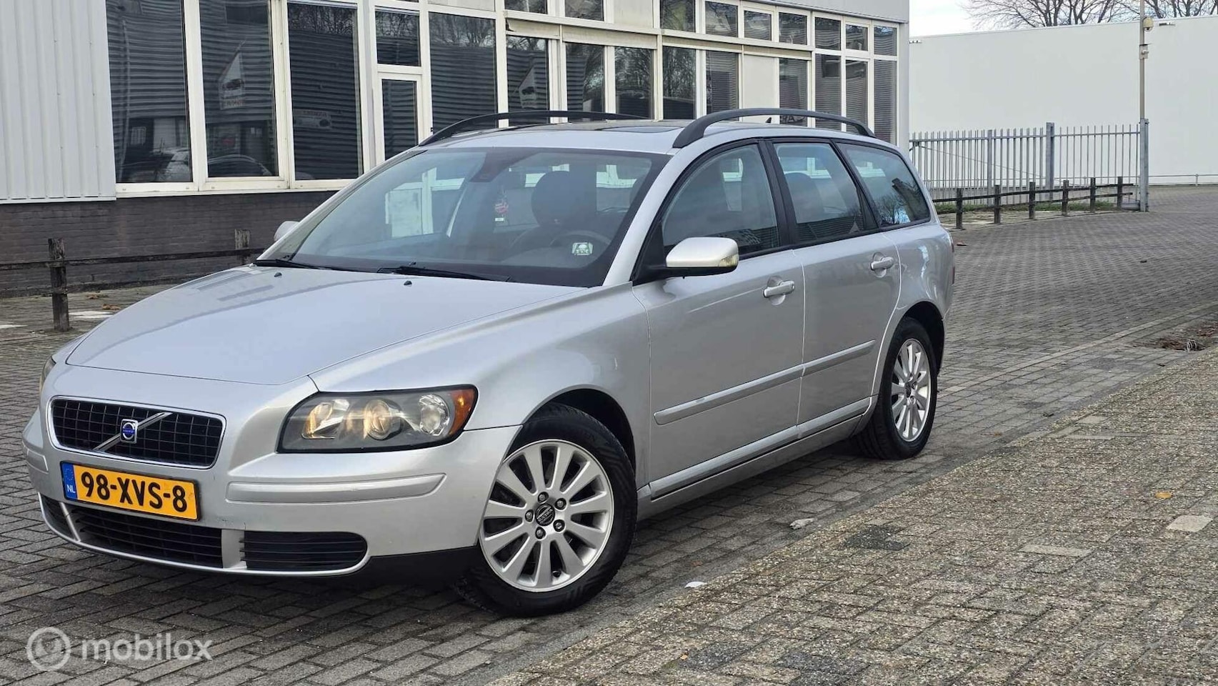 Volvo V50 - 2.4i Momentum/Airco/Stoelverwarming/Automaat - AutoWereld.nl