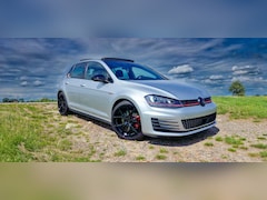 Volkswagen Golf - 2.0 TSI GTI