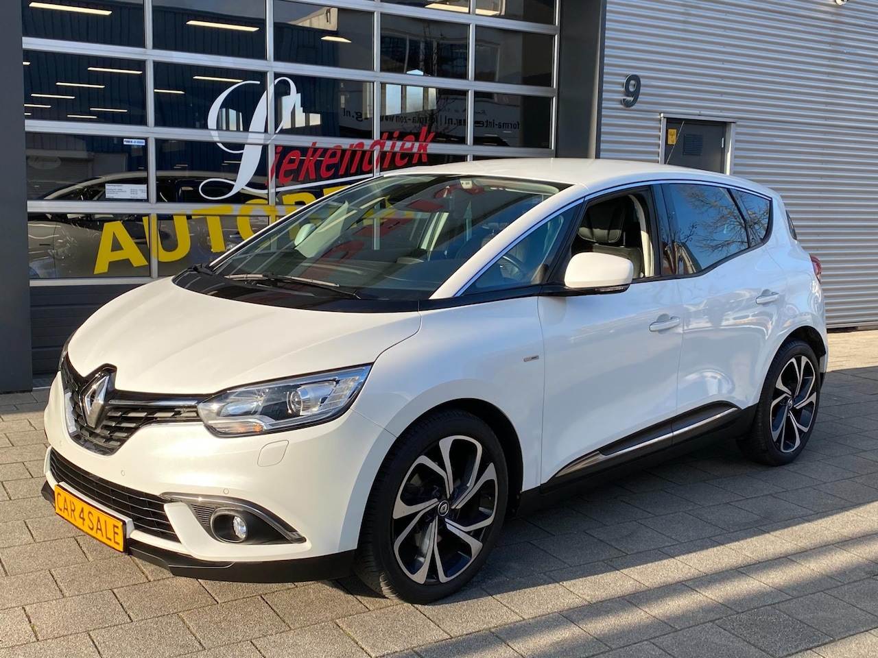 Renault Scénic - 1.2 TCe Bose Edition - 87.980 KM I Navigatie I PDC I Sport pakket I Half Leer I Dealer ond - AutoWereld.nl